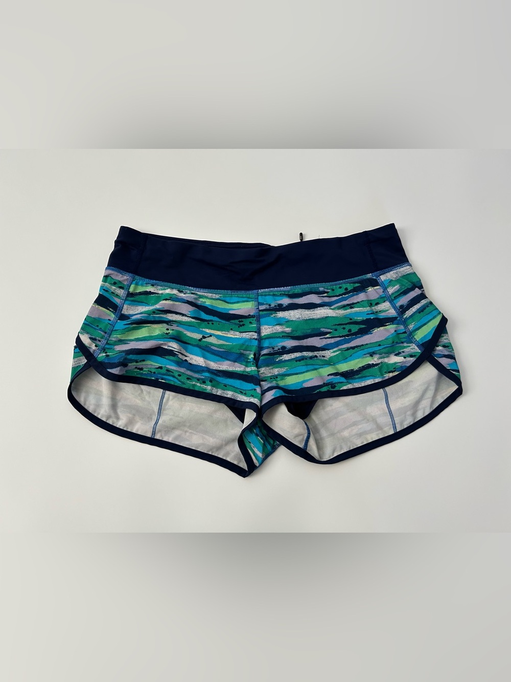 Lululemon Speed Short
4-way Stretch
2.5"
Run
Athletic
Quick Dry
Breathable
8